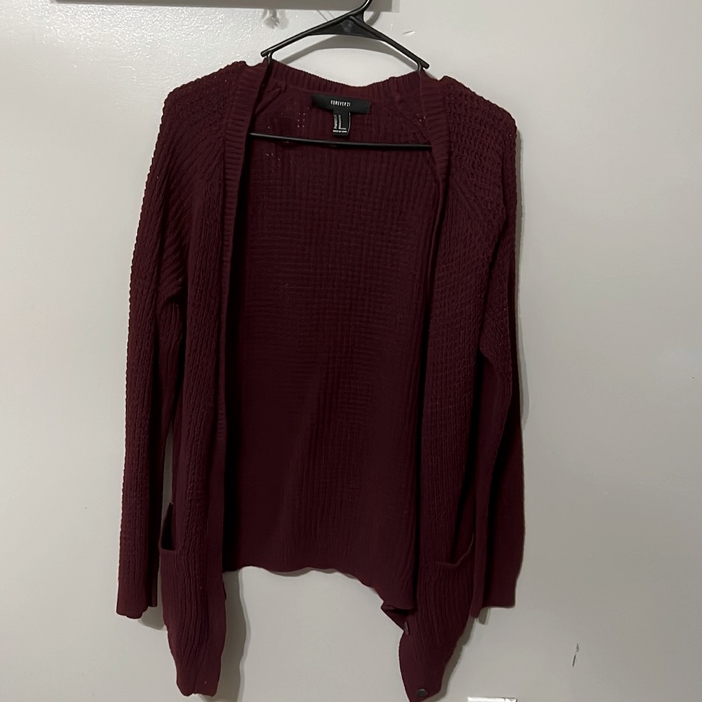 Very Beautiful Burgundy Cardigan! Zero flaws! Size medium!